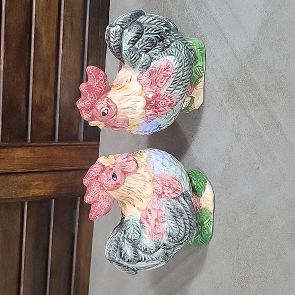Preferred Stock Rooster & Hen Salt & Pepper Shakers - Picture 4 of 6